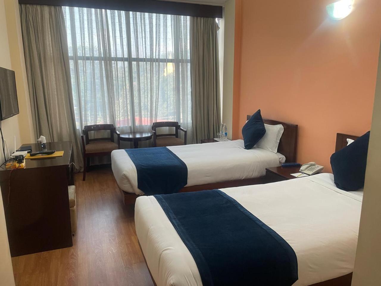 Airport Hotel Катманду Экстерьер фото