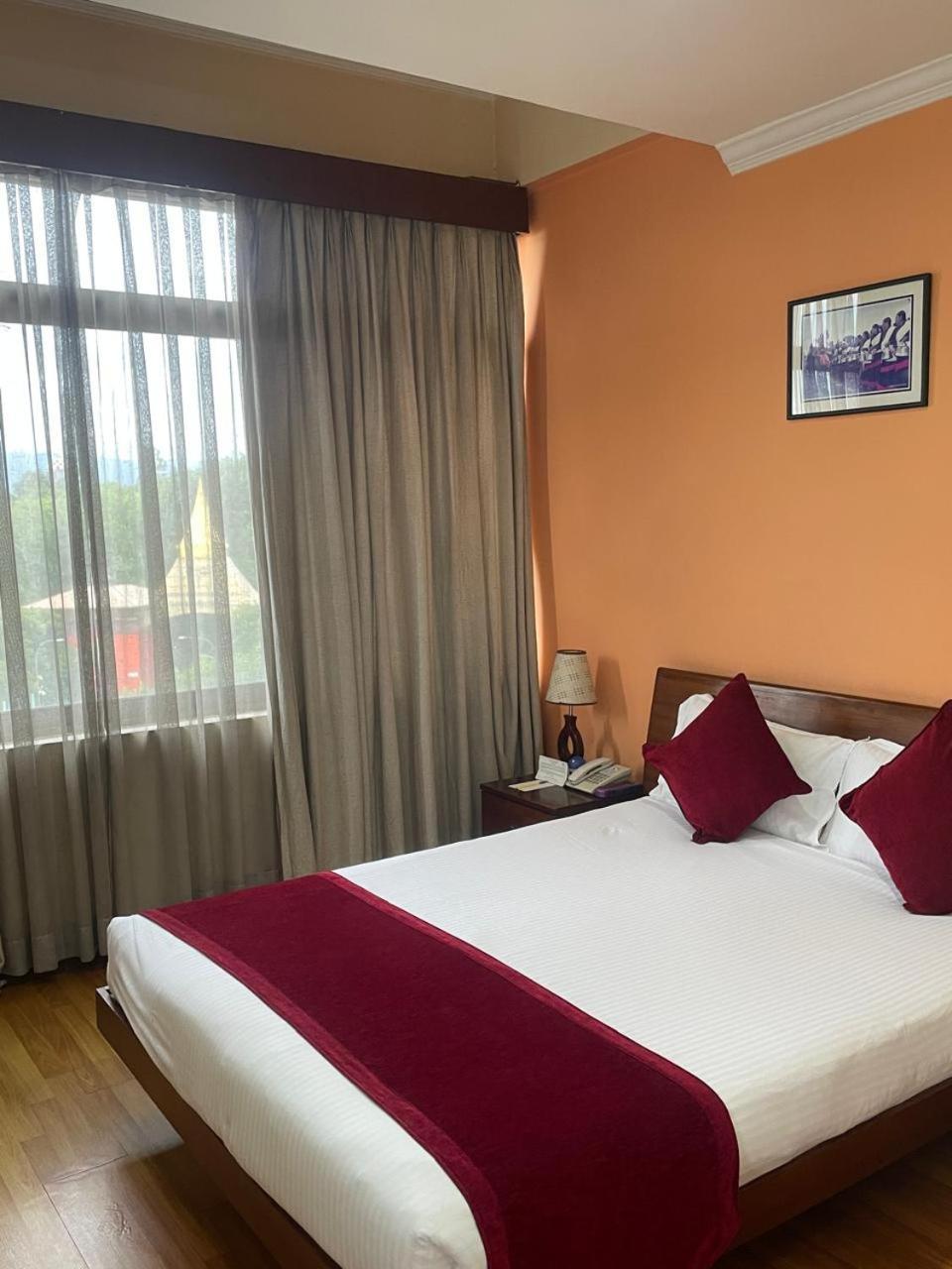 Airport Hotel Катманду Экстерьер фото