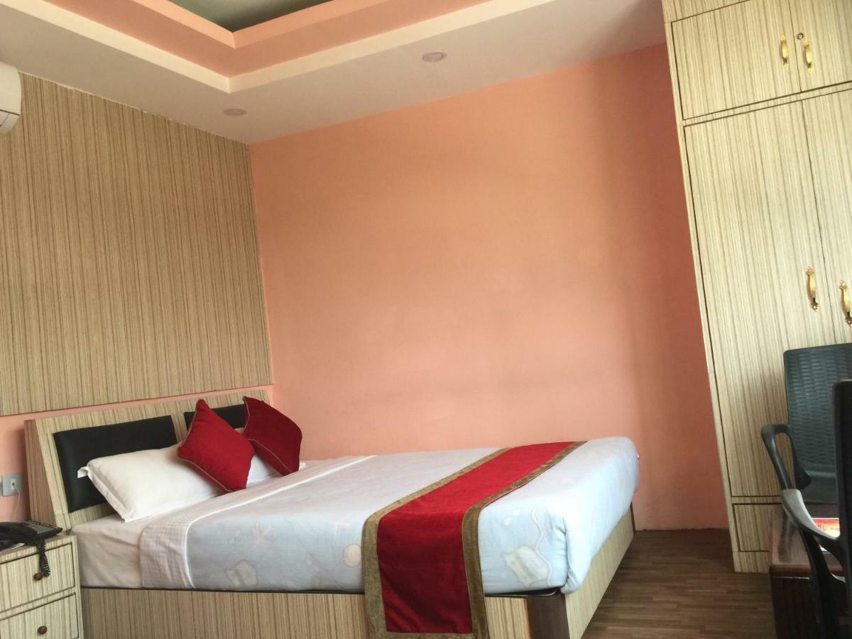 Airport Hotel Катманду Экстерьер фото